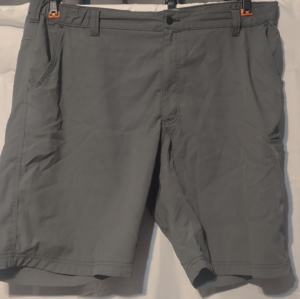 🍌 Wrangler Men's Gray Shorts Size 42